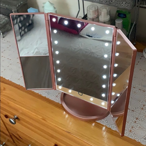 Vanity Mirror - Picture 3 of 4